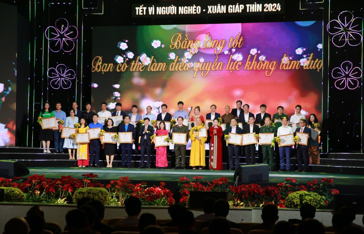 Tính đến 21h40 phút ngày 21/1, đã có 207 cơ quan, đơn vị, doanh nghiệp, nhà hảo tâm đăng ký ủng hộ Chương trình với tổng số tiền là hơn 140,7 tỷ đồng. 