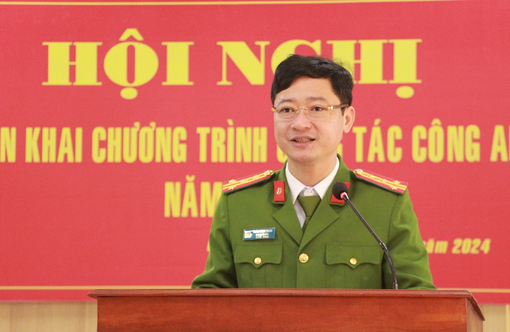 Đồng chí Đại tá Trần Ngọc Tuấn - Phó Giám đốc Công an tỉnh phát biểu chỉ đạo tại Hội nghị