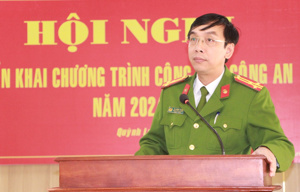 Đồng chí Thượng tá Tạ Đình Tuấn - Trưởng Công an huyện Quỳnh Lưu phát biểu tại Hội nghị