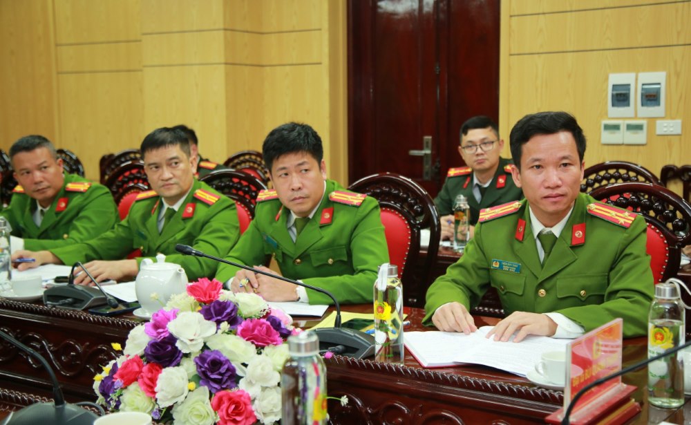 Lãnh đạo, cán bộ cốt cán Phòng Cảnh sát hình sự tại buổi làm việc