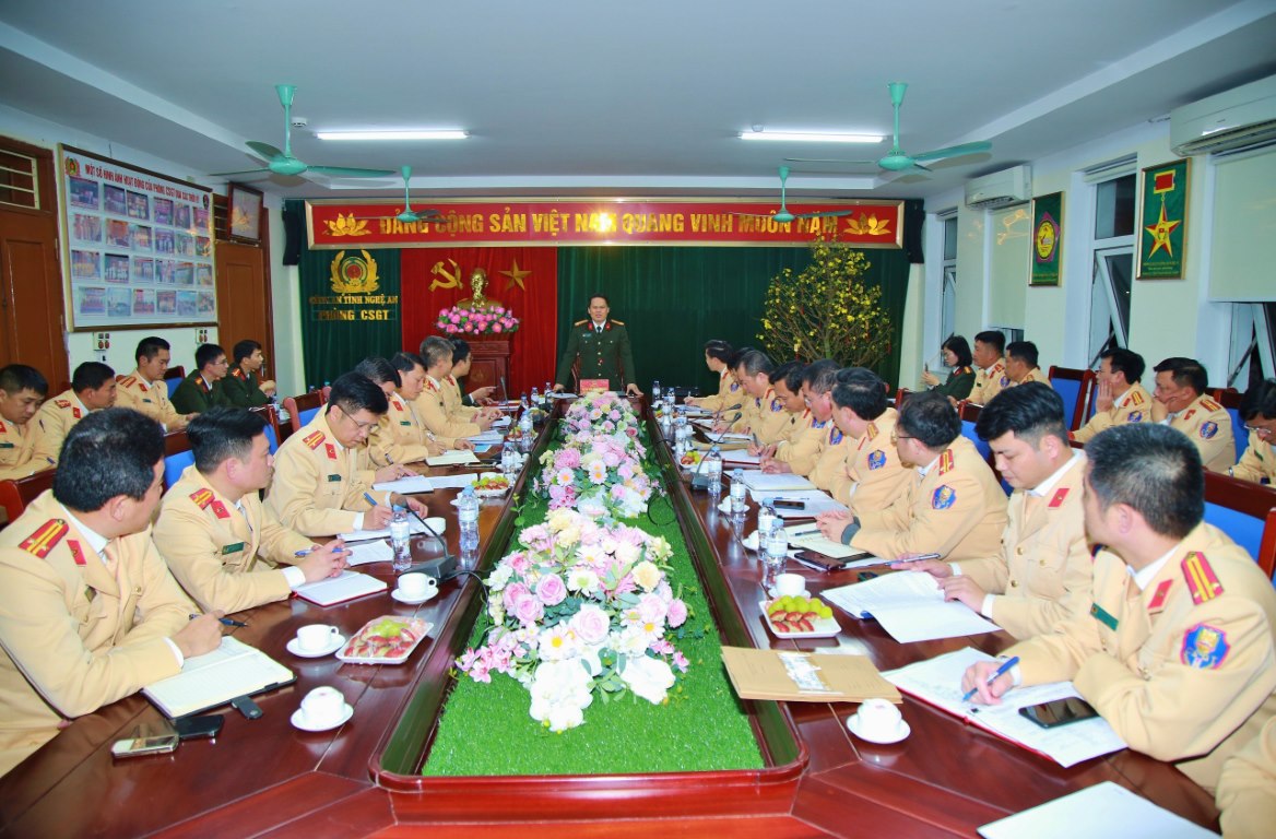 Giám đốc Công an tỉnh làm việc với Phòng Cảnh sát giao thông