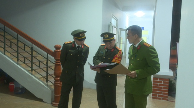 Đoàn công tác Công an tỉnh kiểm tra công tác ứng trực tại các phường, xã trên địa bàn TP Vinh trong đêm Giao thừa