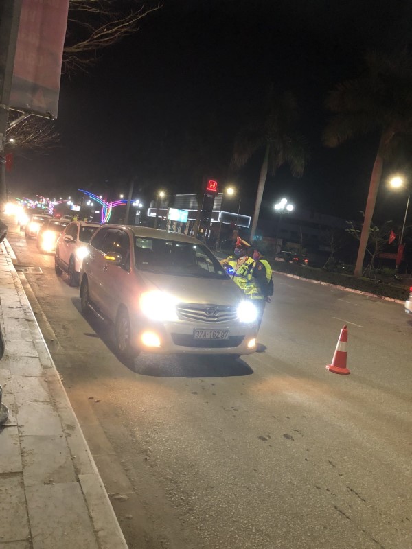 Tổ công tác 373 vẫn ngày đêm miệt mài “Thức cho dân ngủ, gác cho dân vui chơi”vì một cái Tết bình yên, hạnh phúc