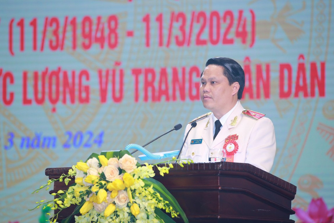 Đồng chí Thiếu tướng Bùi Quang Thanh - Ủy viên Ban Thường vụ Tỉnh ủy, Bí thư Đảng ủy, Giám đốc Công an tỉnh trình bày diễn văn kỷ niệm