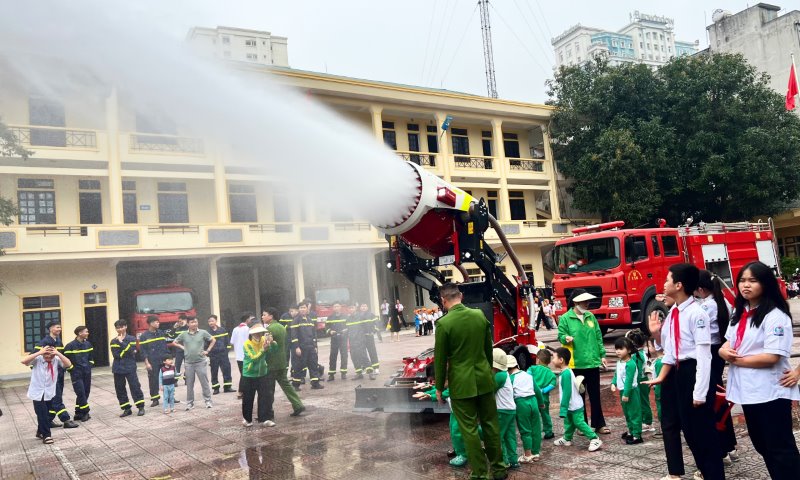 Chương trình thu hút đông đảo sự tham gia của người dân và học sinh
