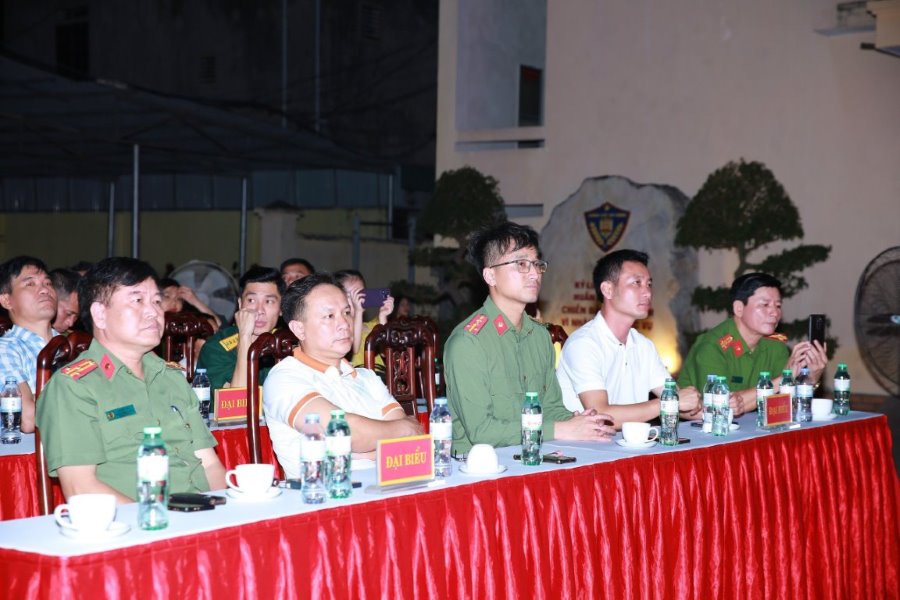 Các đại biểu tham dự đêm giao lưu văn nghệ