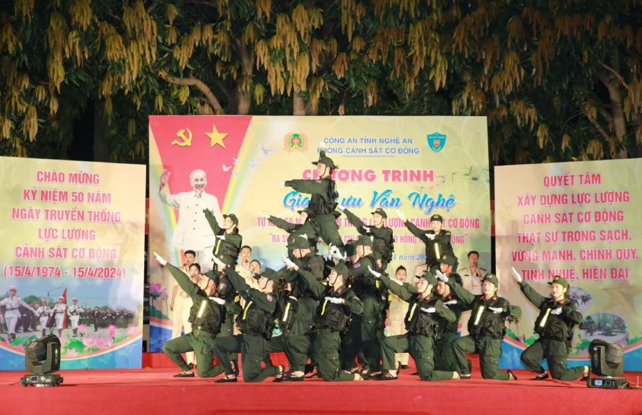 Giao lưu văn nghệ nhân kỉ niệm 50 năm truyền thống lực lượng Cảnh sát cơ động