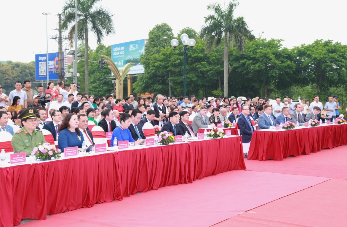 Các đại biểu dự lễ