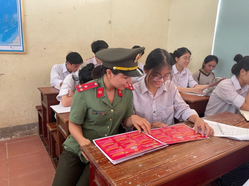Tuyên truyền Luật Căn cước tại các trường học