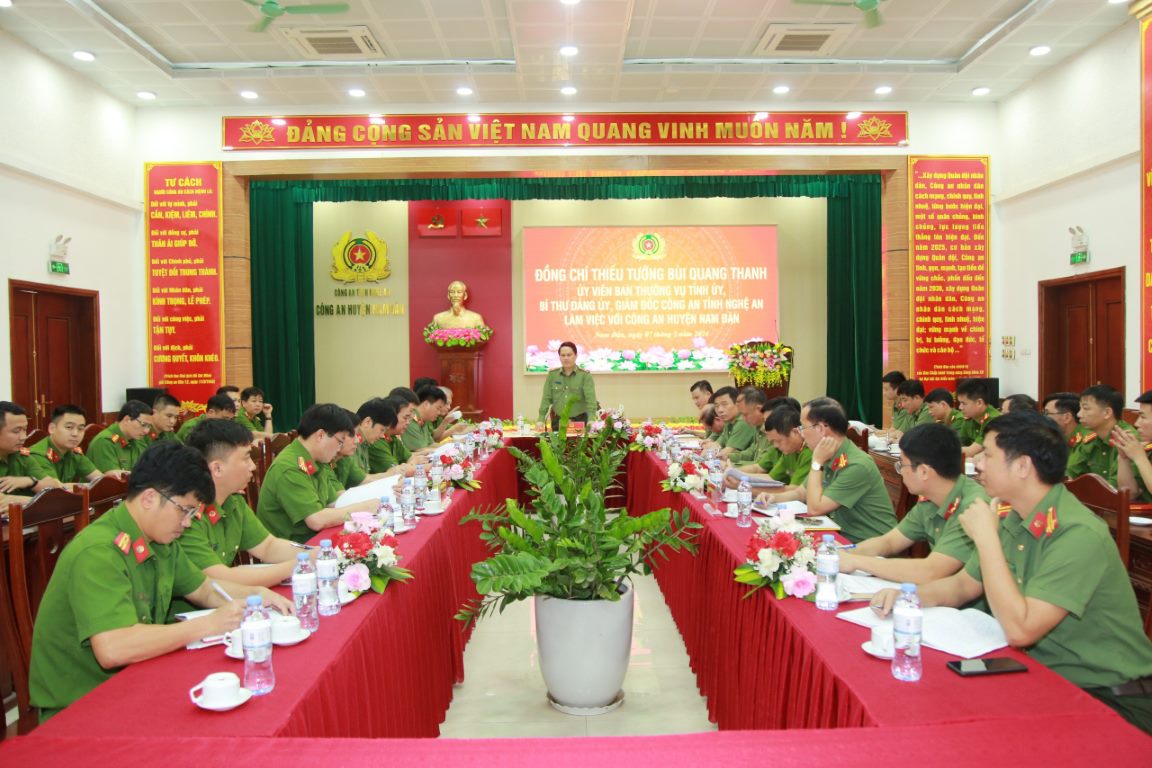 Toàn cảnh buổi làm việc