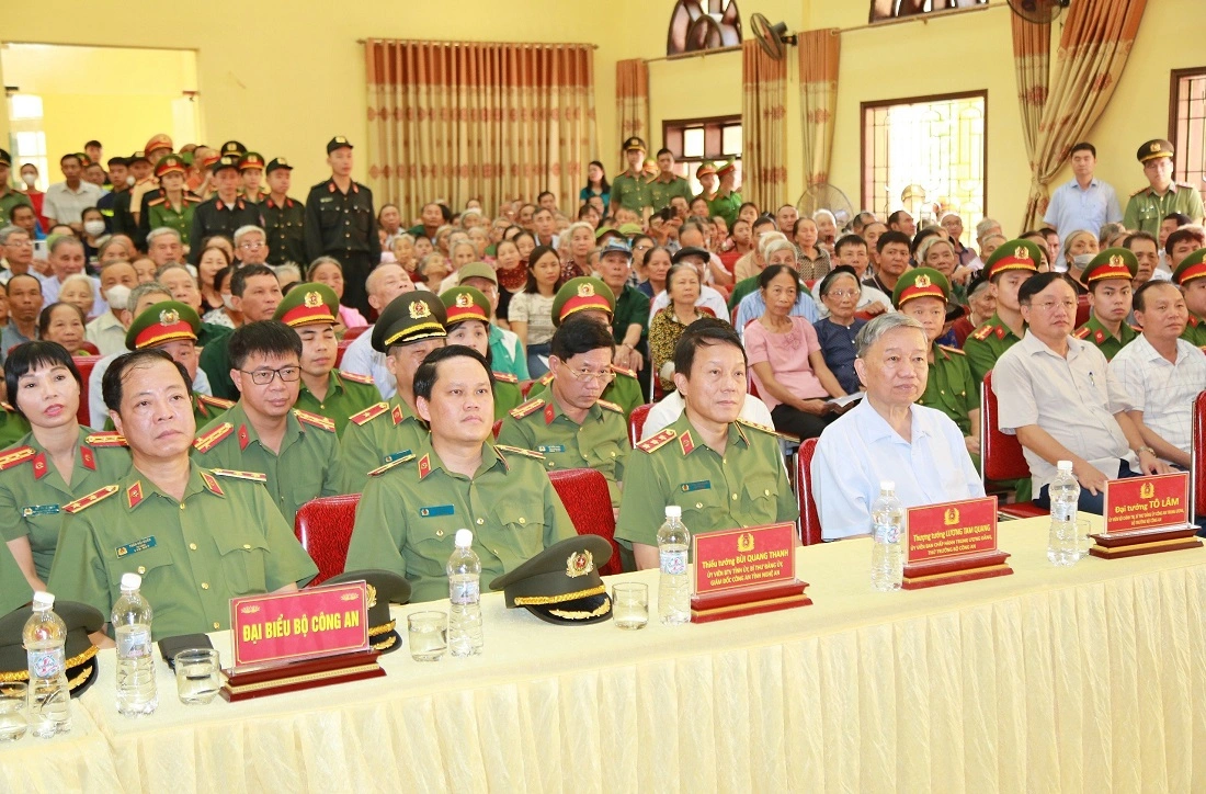 Các đại biểu tham dự chương trình