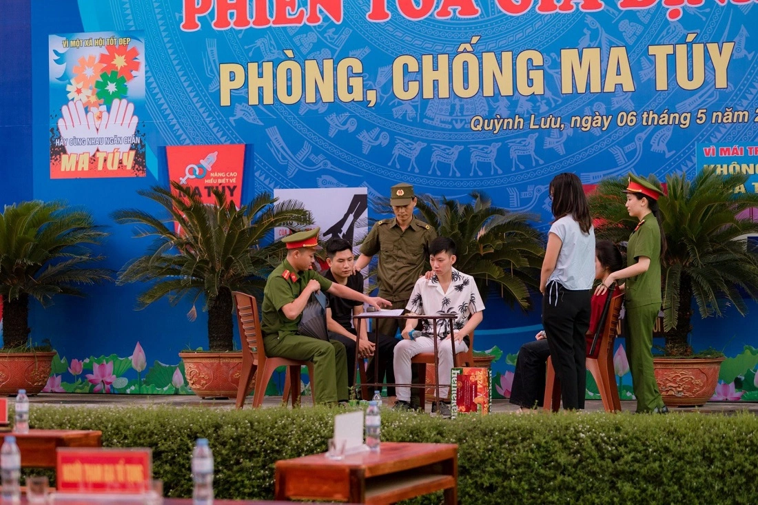 Phiên tòa giả định về phòng, chống ma túy tại Trường THPT Quỳnh Lưu 1 (huyện Quỳnh Lưu