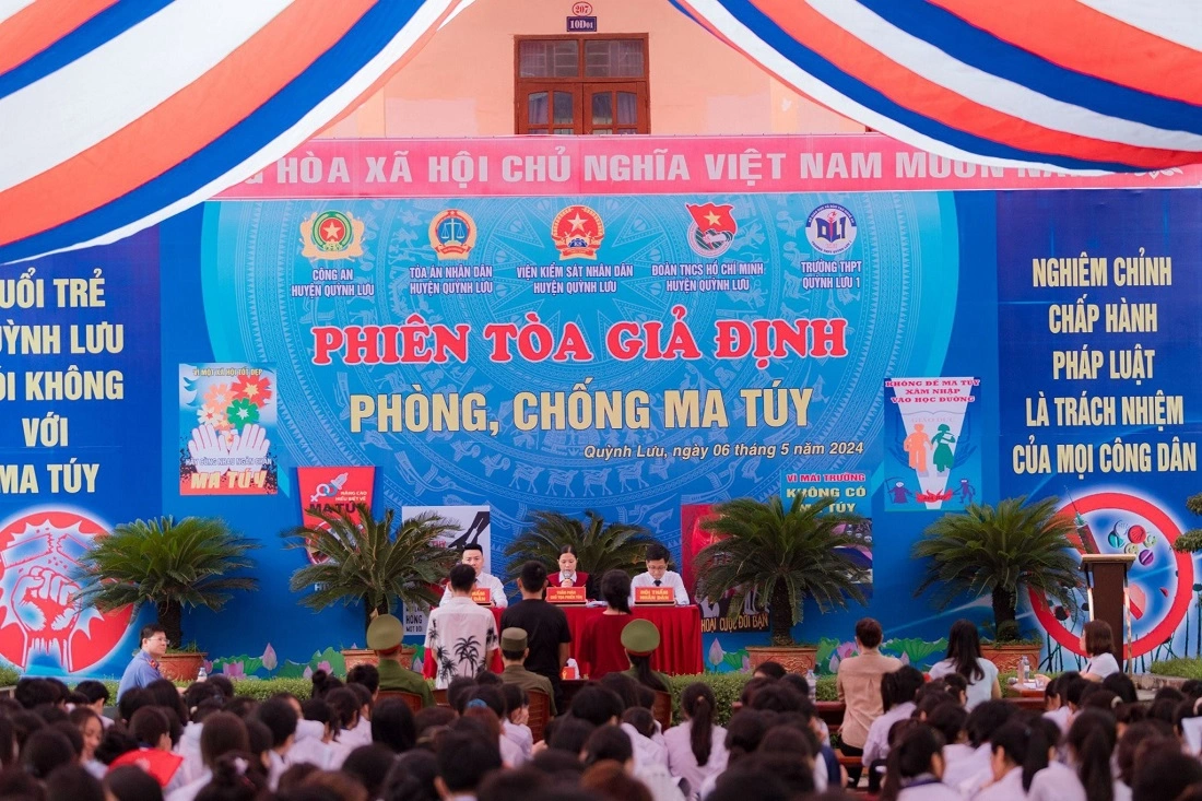 Phiên tòa giả định là một trong những cách làm sáng tạo, mang lại hiệu quả cao trong tuyên truyền pháp luật thuộc mô hình “Giáo dục ý thức chấp hành pháp luật và kỹ năng sống trong các trường học”