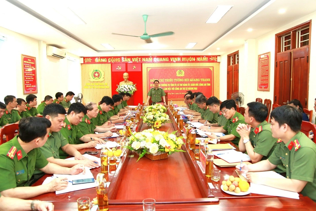   Toàn cảnh buổi làm việc
