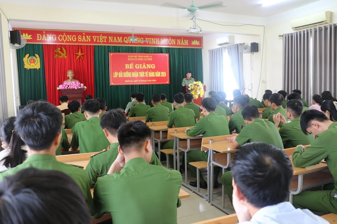 Toàn cảnh lễ bế giảng