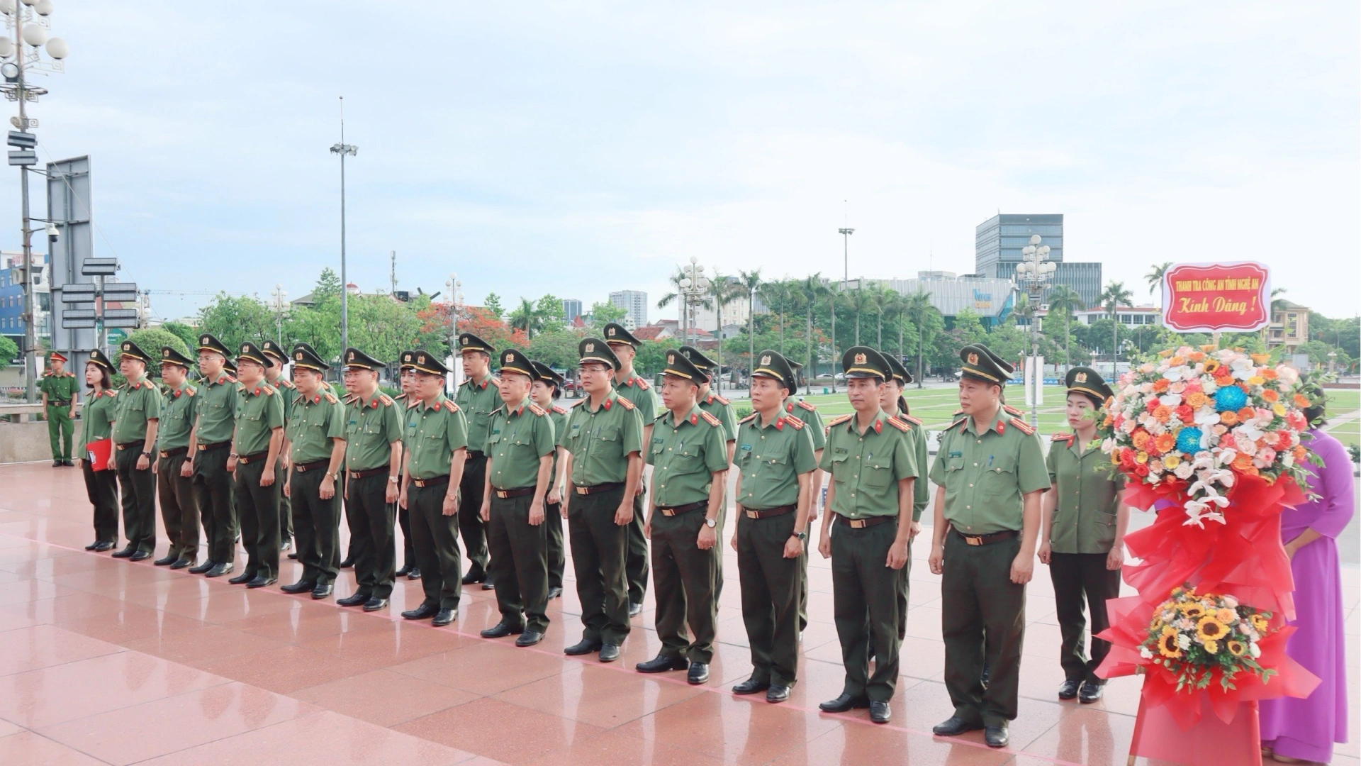 Trước anh linh Bác Hồ kính yêu, tập thể lãnh đạo, cán bộ, chiến sỹ 02 đơn vị nguyện sẽ tiếp tục học tập, làm theo tư tưởng, đạo đức, phong cách của Người