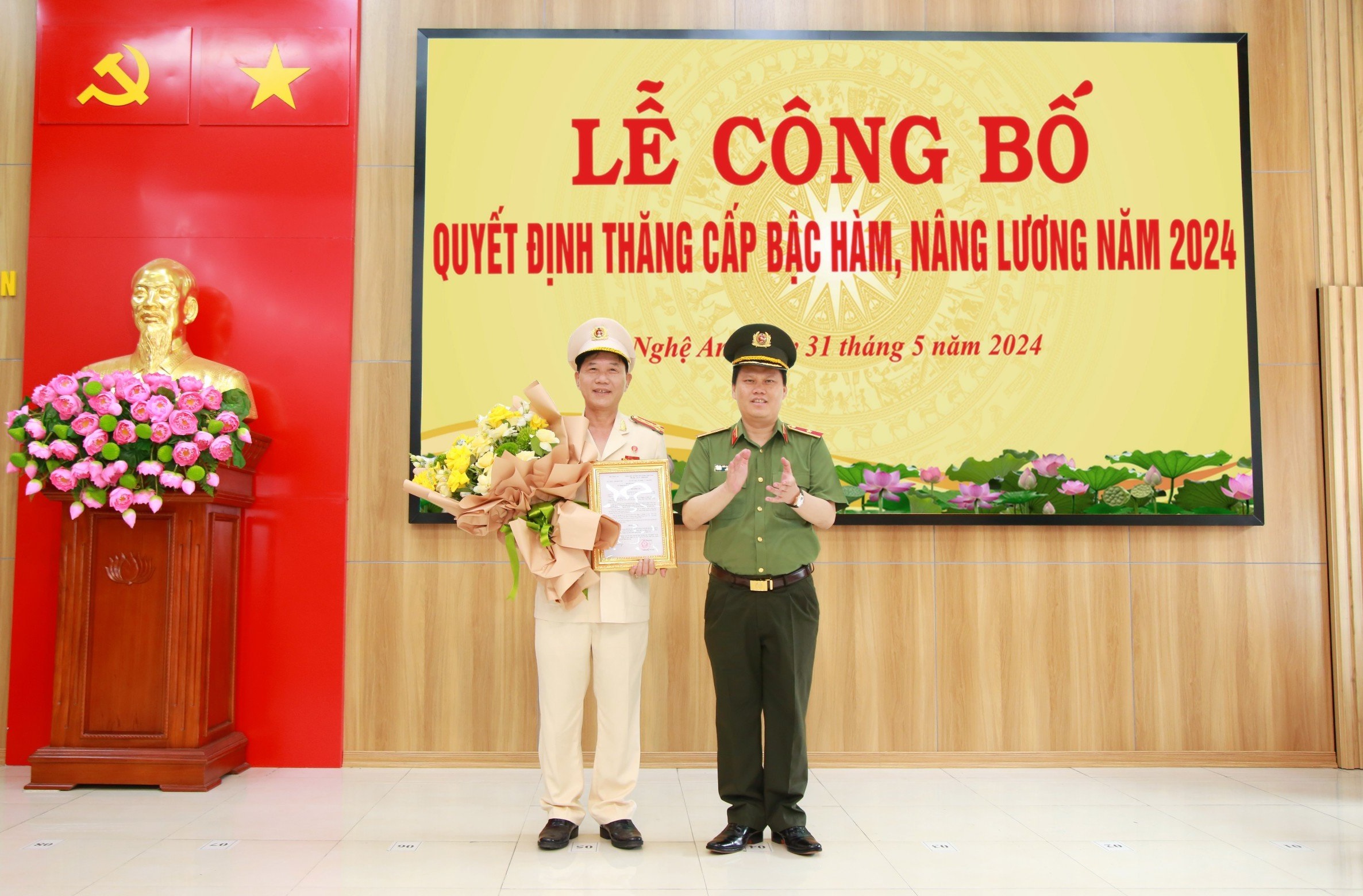 Công an tỉnh Nghệ An công bố Quyết định thăng cấp bậc hàm, nâng bậc lương năm 2024