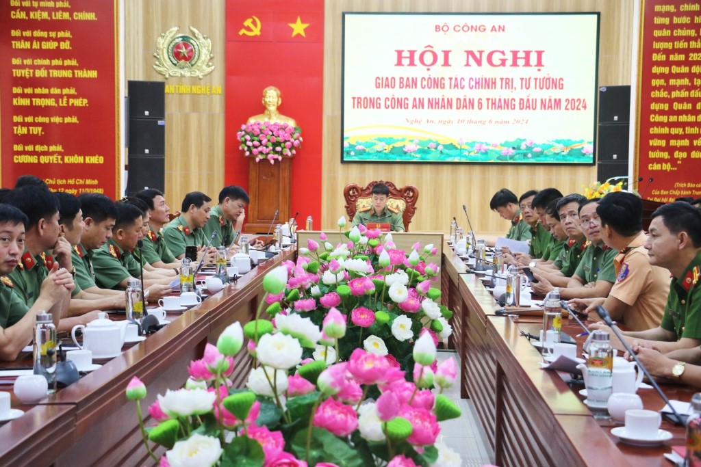 Coi trọng và đổi mới tư duy trong công tác chính trị, tư tưởng