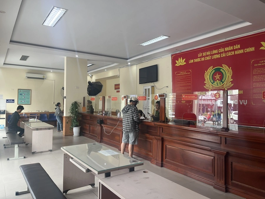 Người dân cần sửa sai, cập nhật thông tin về CCCD cần đến Cơ quan Công an gần nhất để được hướng dẫn, tránh trở thành “con mồi” cho kẻ gian lừa đảo, chiếm đoạt tài sản	