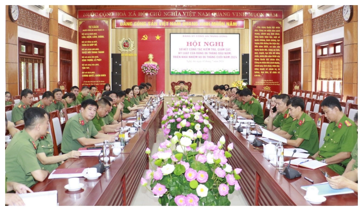 Tại điểm cầu Công an Nghệ An