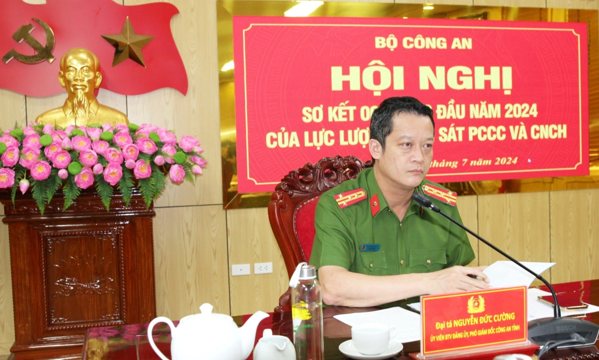 Đồng chí Đại tá Nguyễn Đức Cường, Phó Giám đốc Công an tỉnh chủ trì tại điểm cầu Công an tỉnh Nghệ An