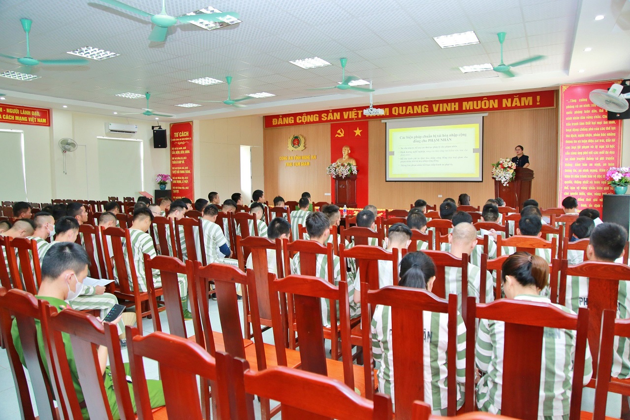 Phổ biến, giáo dục, tư vấn pháp luật và trợ giúp pháp lý cho phạm nhân