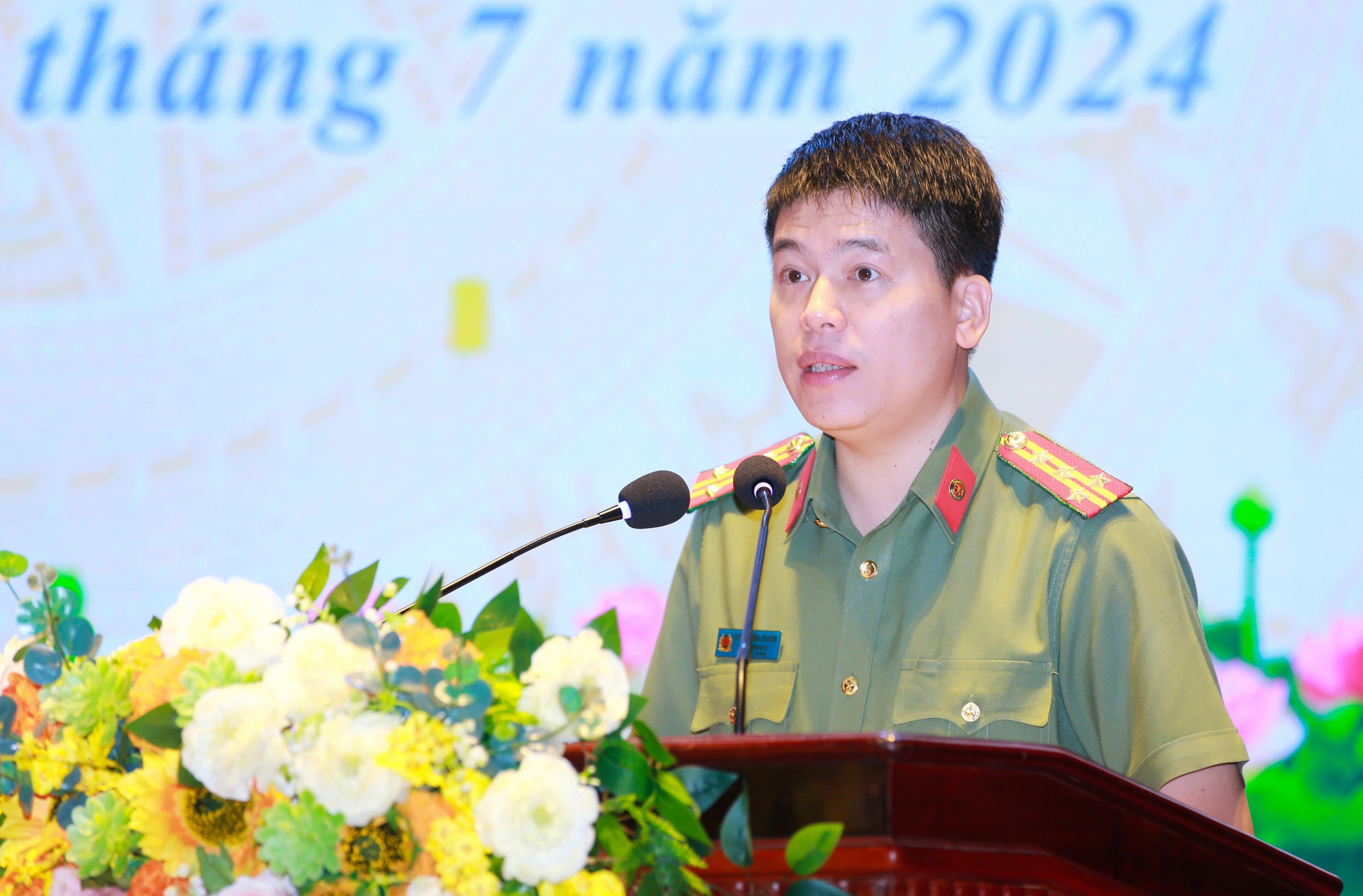 Đồng chí Đại tá Trần Hồng Quang, Phó Giám đốc Công an tỉnh Nghệ An phát biểu