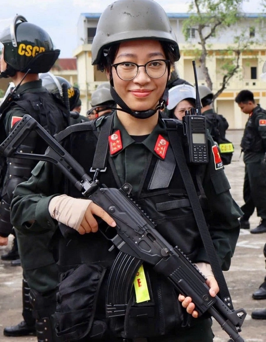 Đồng chí Đại úy Lê Trương Hoàng Nhi tham gia huấn luyện tại Đơn vị Cảnh sát giữ gìn hòa bình liên hợp quốc số 1 ở tỉnh Hưng Yên