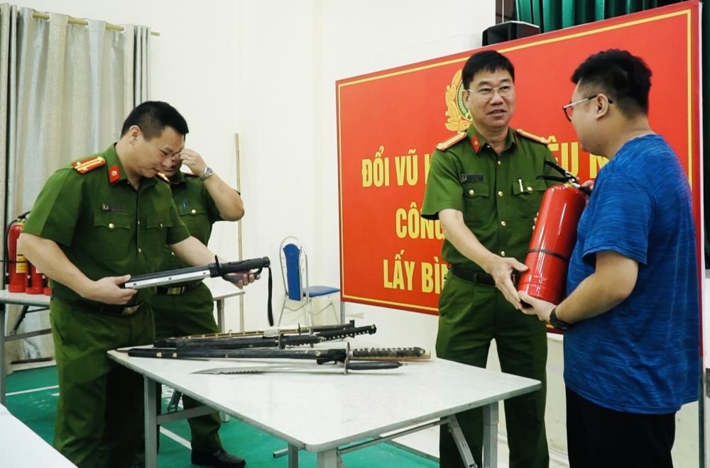 Triển khai thi hành Luật Quản lý, sử dụng vũ khí, vật liệu nổ và công cụ hỗ trợ