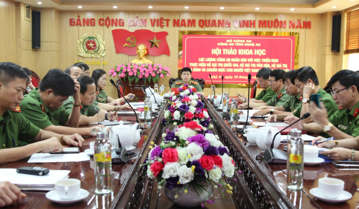 Tiếp tục thực hiện hiệu quả hệ giá trị quốc gia, hệ giá trị văn hóa, hệ giá trị gia đình và chuẩn mực con người Việt Nam
