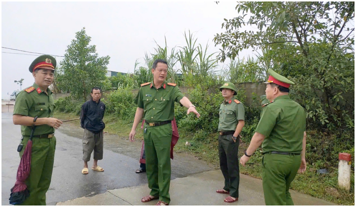 Lãnh đạo Công an tỉnh kiểm tra công tác ứng phó và khắc phục hậu quả sau mưa lớn