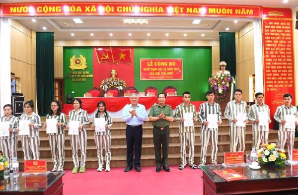 Dang rộng vòng tay, tạo điều kiện thuận lợi để những người được đặc xá nhanh chóng tái hòa nhập cộng đồng