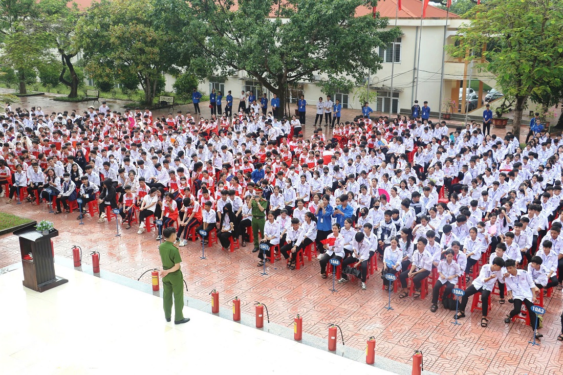 Toàn cảnh chương trình tuyên truyền, trải nghiệm, thực hành chữa cháy và cứu nạn, cứu hộ
