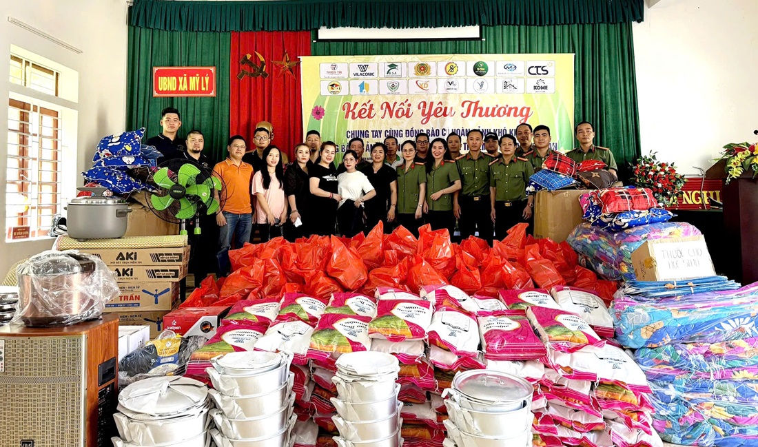 Chia sẻ yêu thương cùng đồng bào vùng cao