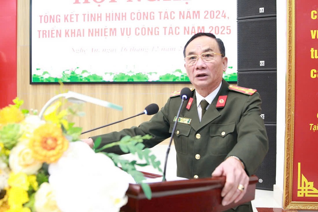 Đồng chí Đại tá Lê Xuân Hoài, Phó Chủ tịch thường trực Hội Cựu CAND tỉnh Nghệ An phát biểu