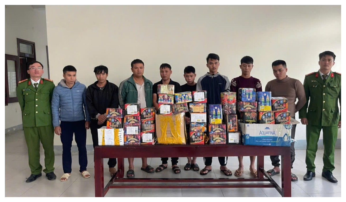 Khởi tố 17 đối tượng về hành vi gây rối trật tự công cộng  và buôn bán, tàng trữ hàng cấm