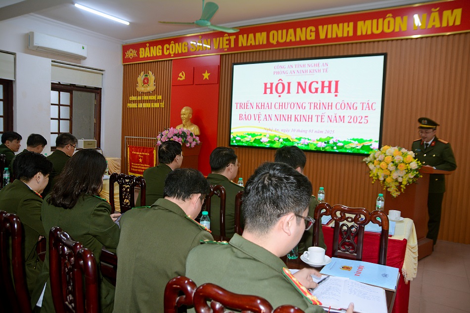 Chủ động nắm chắc tình hình, tạo môi trường an ninh, an toàn, phục vụ hiệu quả nhiệm vụ phát triển kinh tế, xã hội của tỉnh nhà
