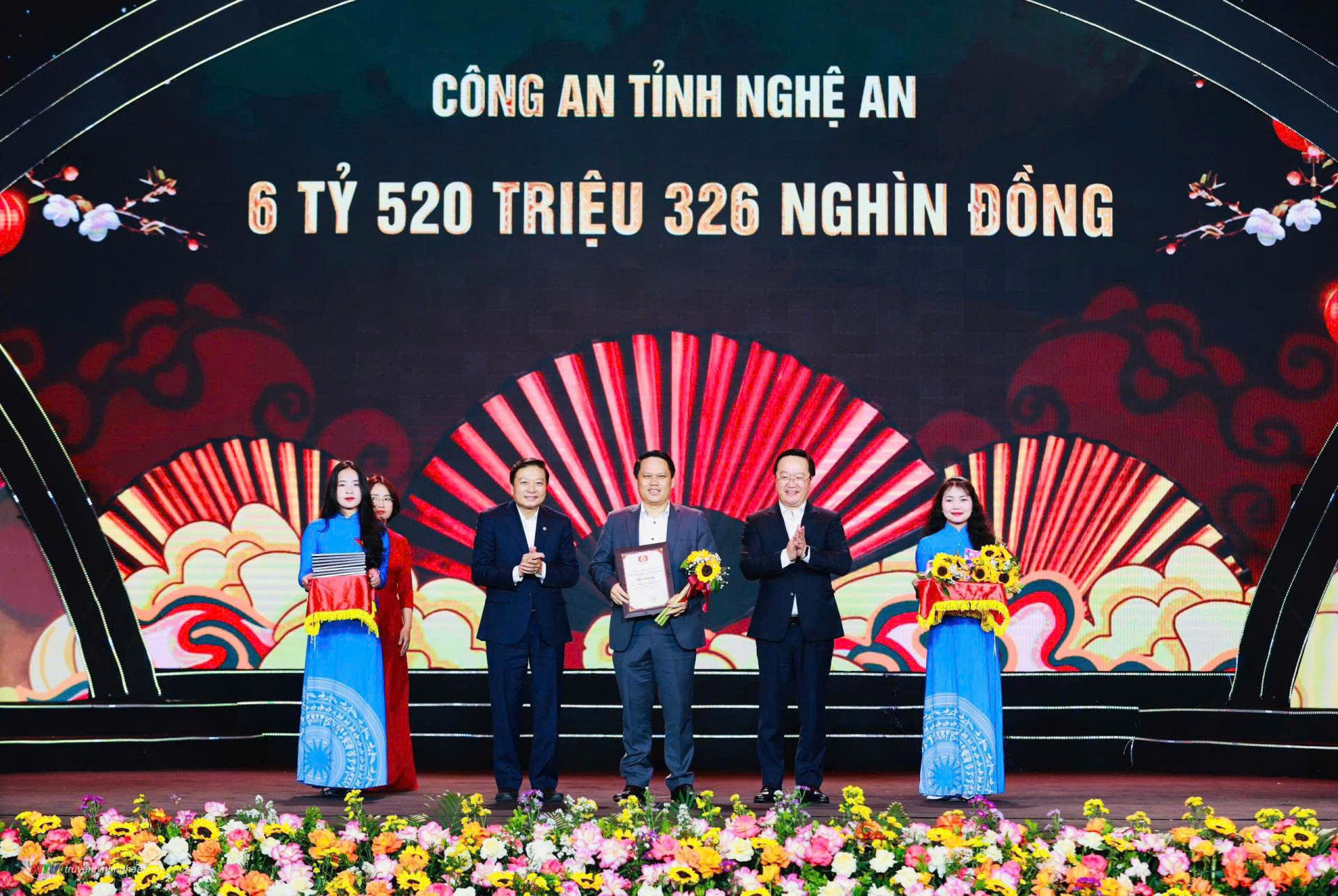 Công an tỉnh Nghệ An chung tay ủng hộ 
