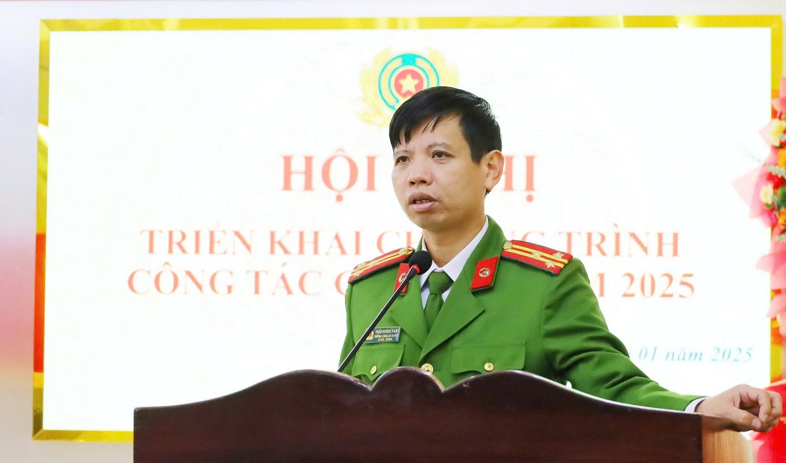 Đồng chí Thượng tá Trần Hướng Nam – Trưởng Công an huyện phát biểu tại Hội nghị