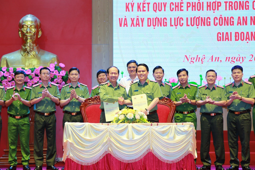 Công an tỉnh Nghệ An và Hội Cựu Công an Nhân dân trên địa bàn ký kết quy chế phối hợp trong công tác bảo đảm an ninh trật tự.