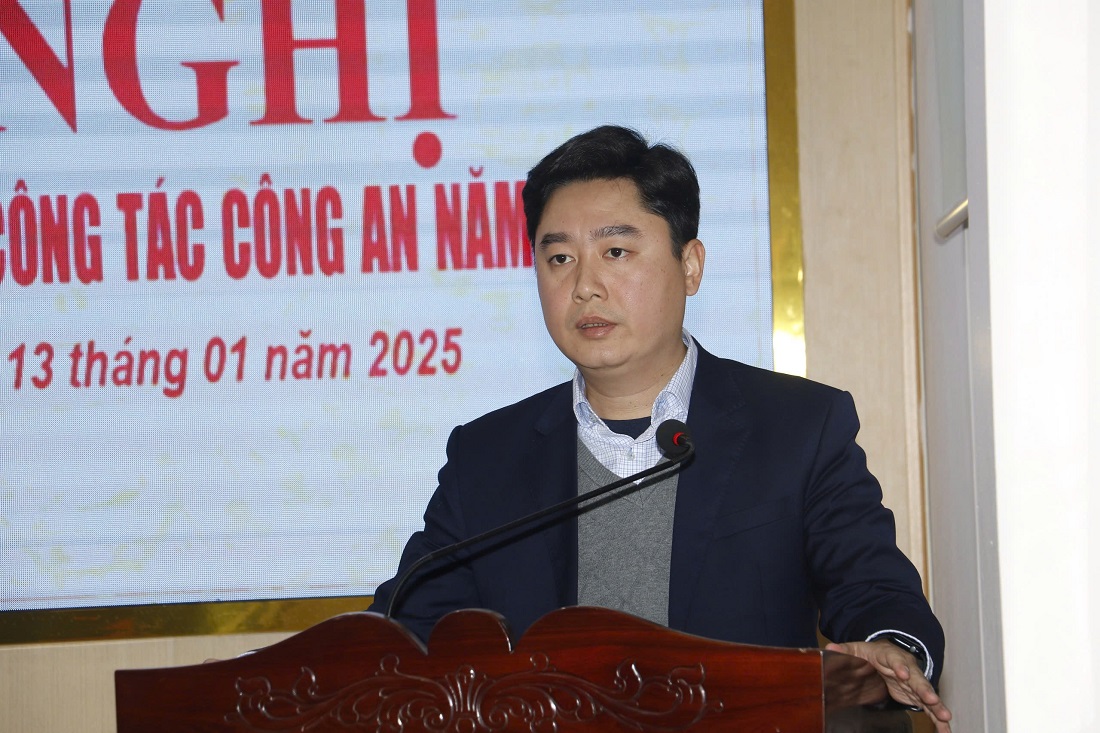 Đồng chí Lê Văn Lương - Ủy viên Ban chấp hành Đảng bộ tỉnh, Bí thư huyện ủy Tương Dương đánh giá cao các mặt công tác của Công an huyện Tương Dương trong thời gian vừa qua