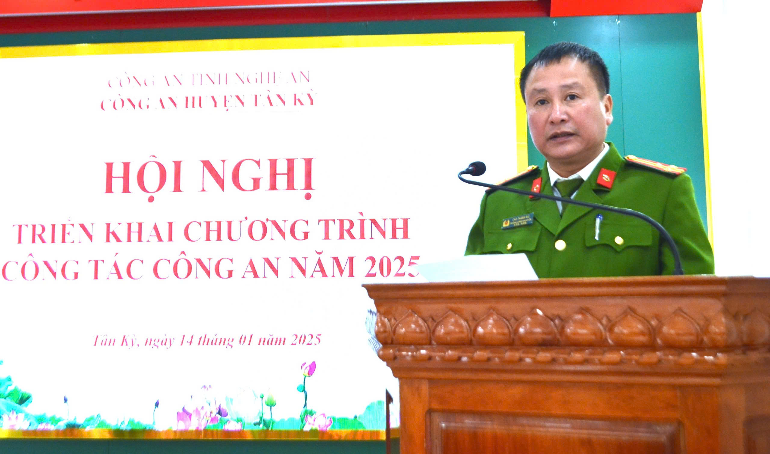 Đồng chí Thượng tá Cao Thanh Hải – Trưởng Công an huyện Tân Kỳ phát biểu tại Hội nghị