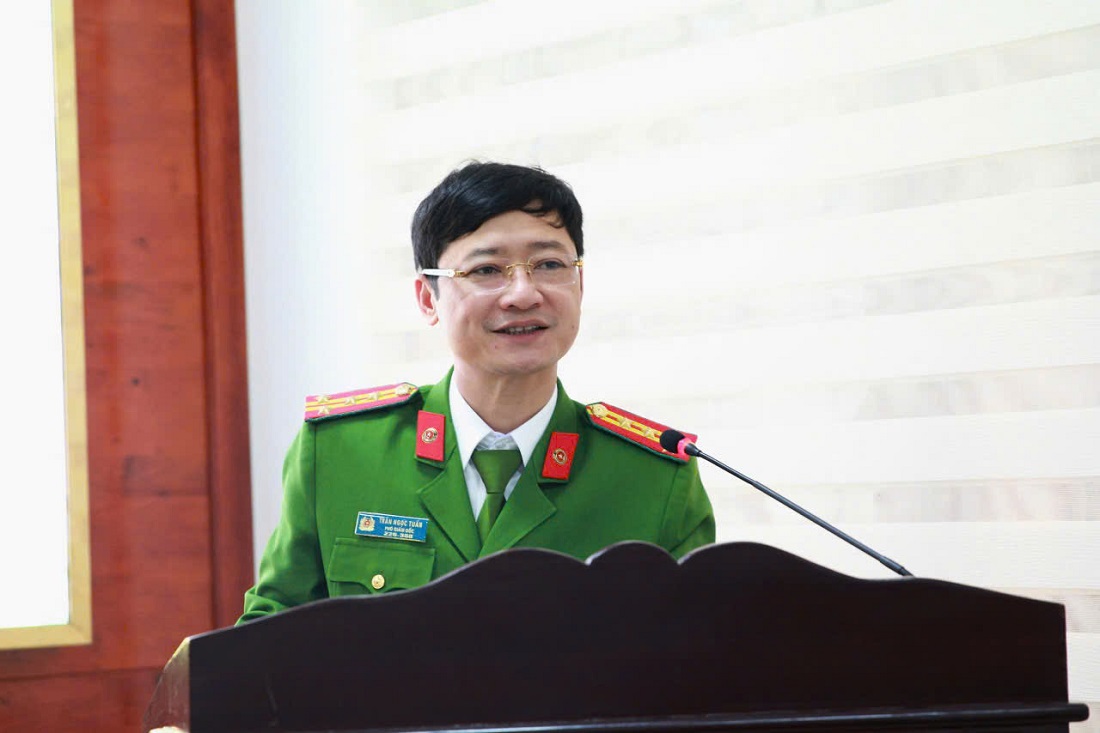 Đồng chí Đại tá Trần Ngọc Tuấn, Phó Giám đốc Công an tỉnh phát biểu chỉ đạo tại Hội nghị