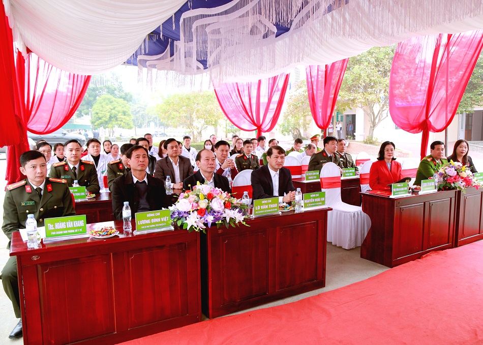 Các đại biểu dự buổi lễ