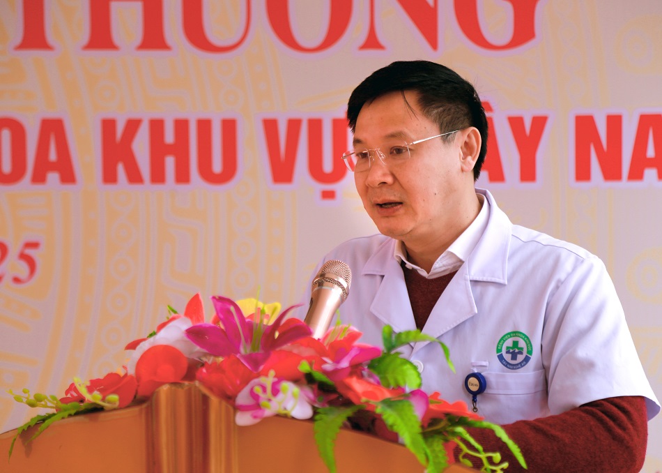 Bác sĩ Lê Xuân Hồng, Bệnh viện Đa khoa khu vực Tây Nam Nghệ An phát biểu tại buổi lễ