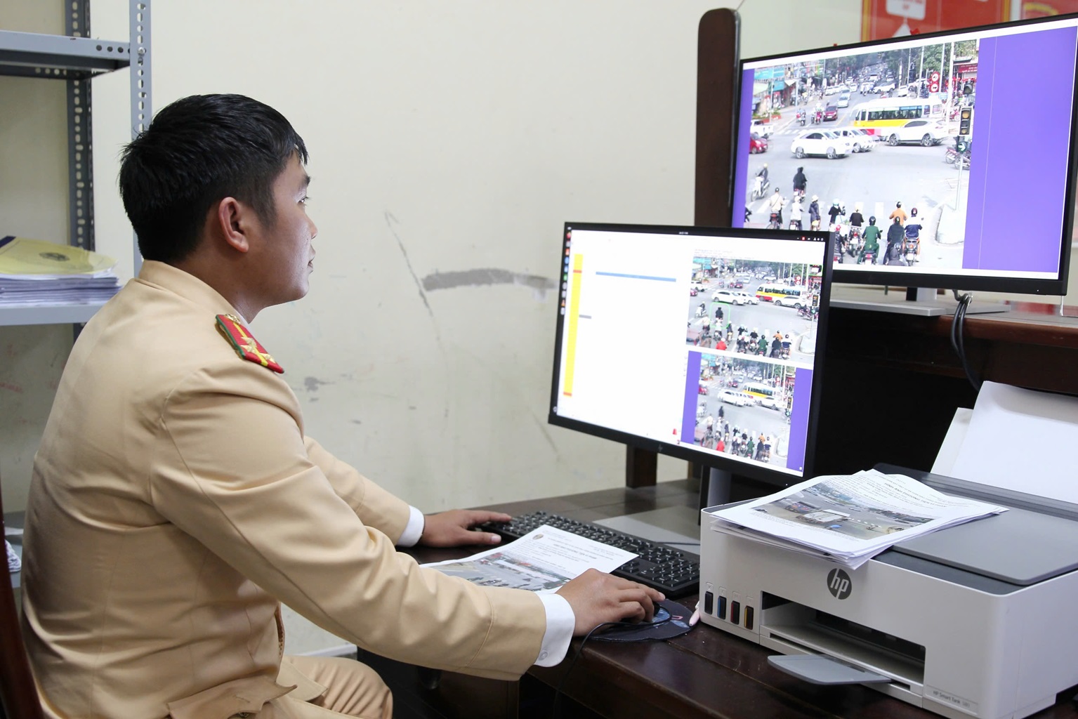 Sau thời gian thực hiện quy trình kiểm nghiệm, hệ thống camera giám sát bảo đảm an ninh, trật tự, an toàn giao thông của Công an tỉnh Nghệ An (lắp đặt tại 191 điểm trên địa bàn thành phố Vinh) đã đủ điều kiện vận hành và đưa vào khai thác, sử dụng theo quy định của pháp luật từ ngày 22/01/2025