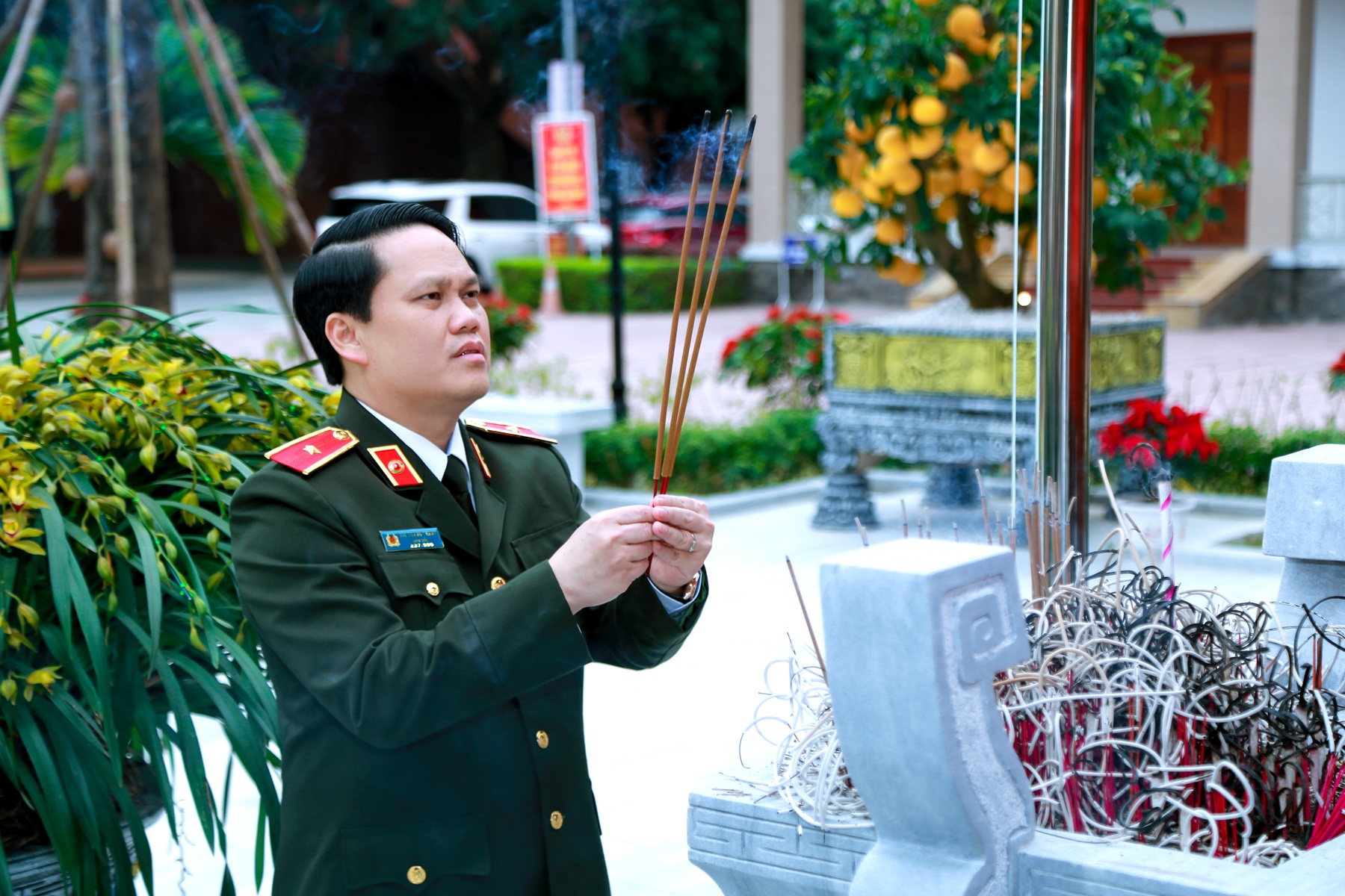 Thắp hương tại đài chung thiên, Nhà tưởng niệm Chủ tịch Hồ Chí Minh