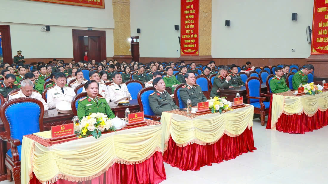 Các đại biểu tham dự buổi lễ