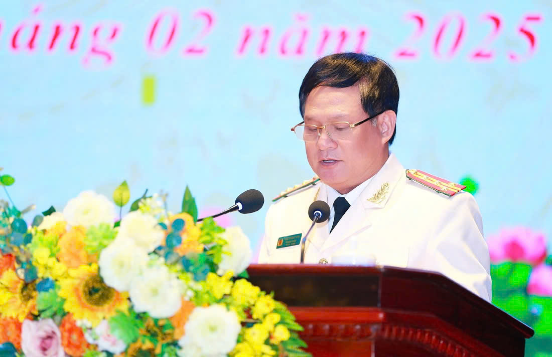 Đồng chí Đại tá Trần Thăng Long, Trưởng phòng Hậu cần, đại diện cho các đồng chí nghỉ công tác đợt này phát biểu