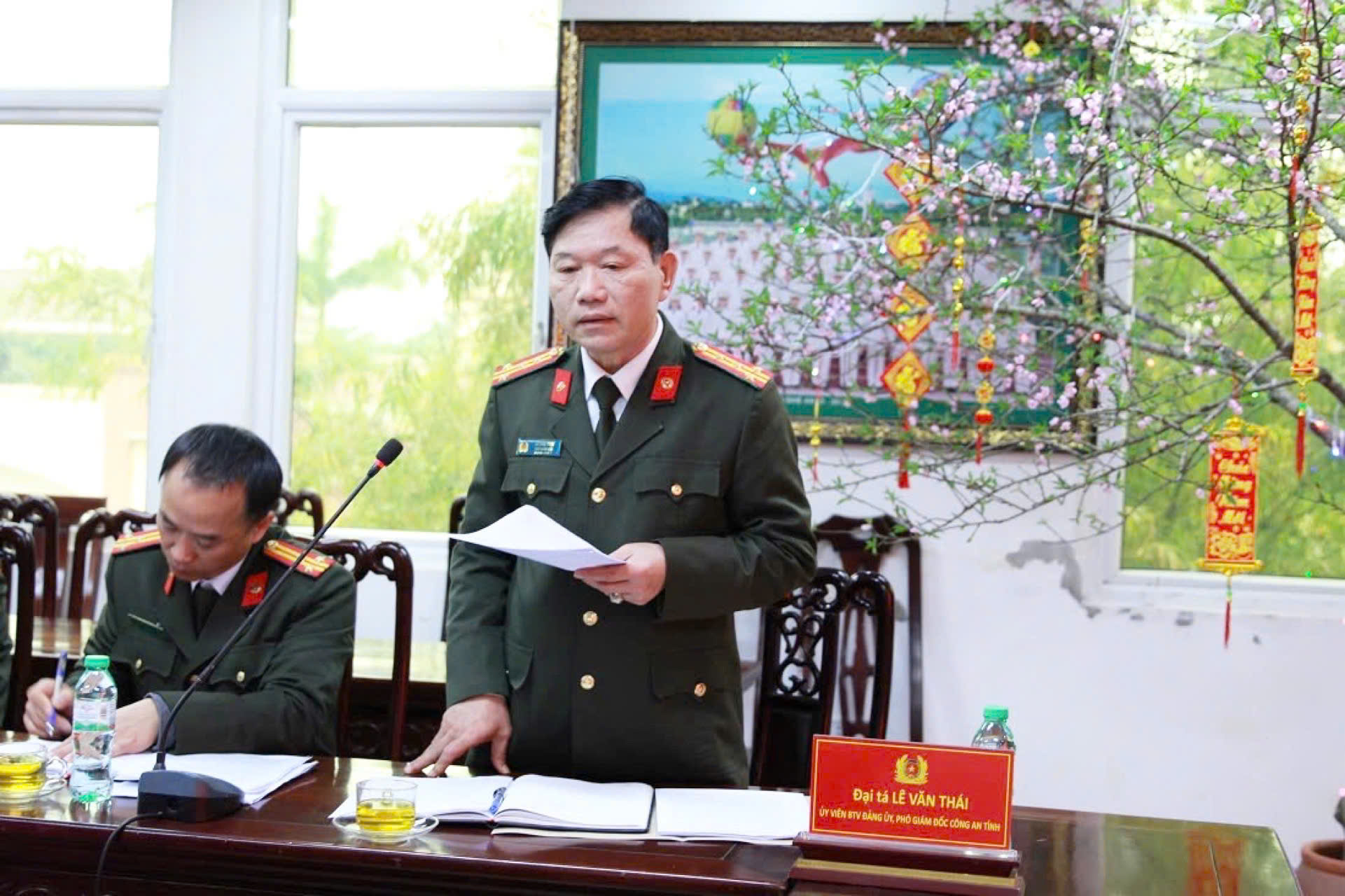 Đồng chí Đại tá Lê Văn Thái, Phó Giám đốc Công an tỉnh phát biểu tại Hội nghị